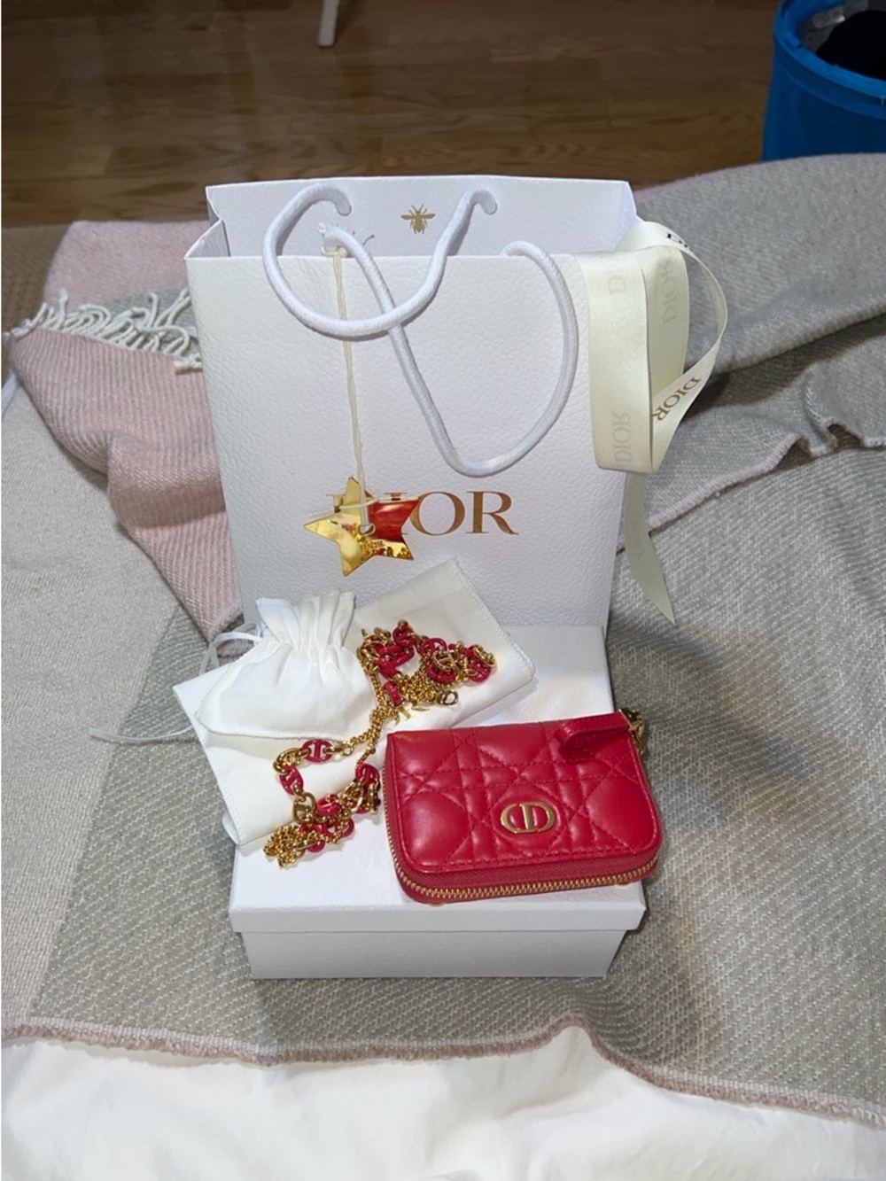 Mini Dior Caro Crossbody zipped Pouch in Raspberry Cannage Lambskin - Picture 2 of 12